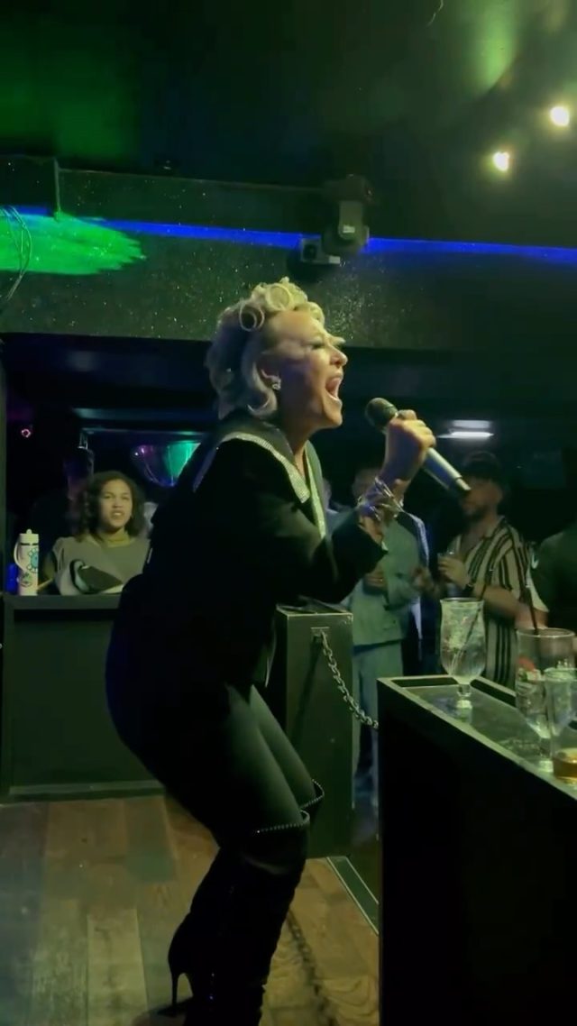 Another fabulous night in the heart of Manchester at New York New York Bar with my @pridethisway family. 🏳️‍🌈

The crowd were incredible and I can’t wait to be back to do it all again for Manchester Village Pride! 

❤️🧡💛💚💙💜